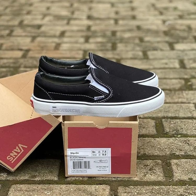 ans slip on hitam puti OG WF dt import quality size 36-43