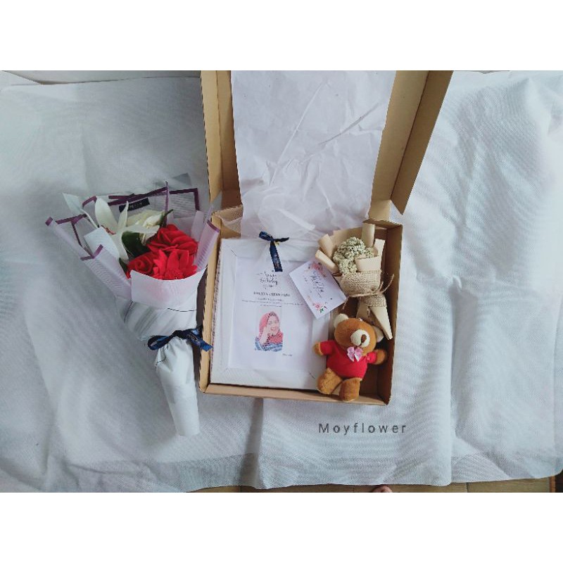 Hampers gift wisuda/ultah/nikah 1set frame,boneka,buket edelweis & buket besar
