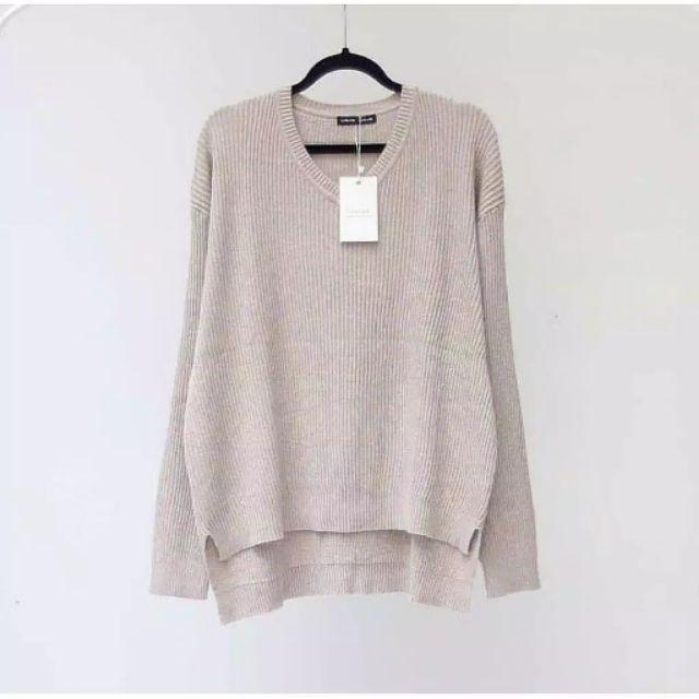 BOXY V-NECK VIONA/sweater rajut halus-Abu muda