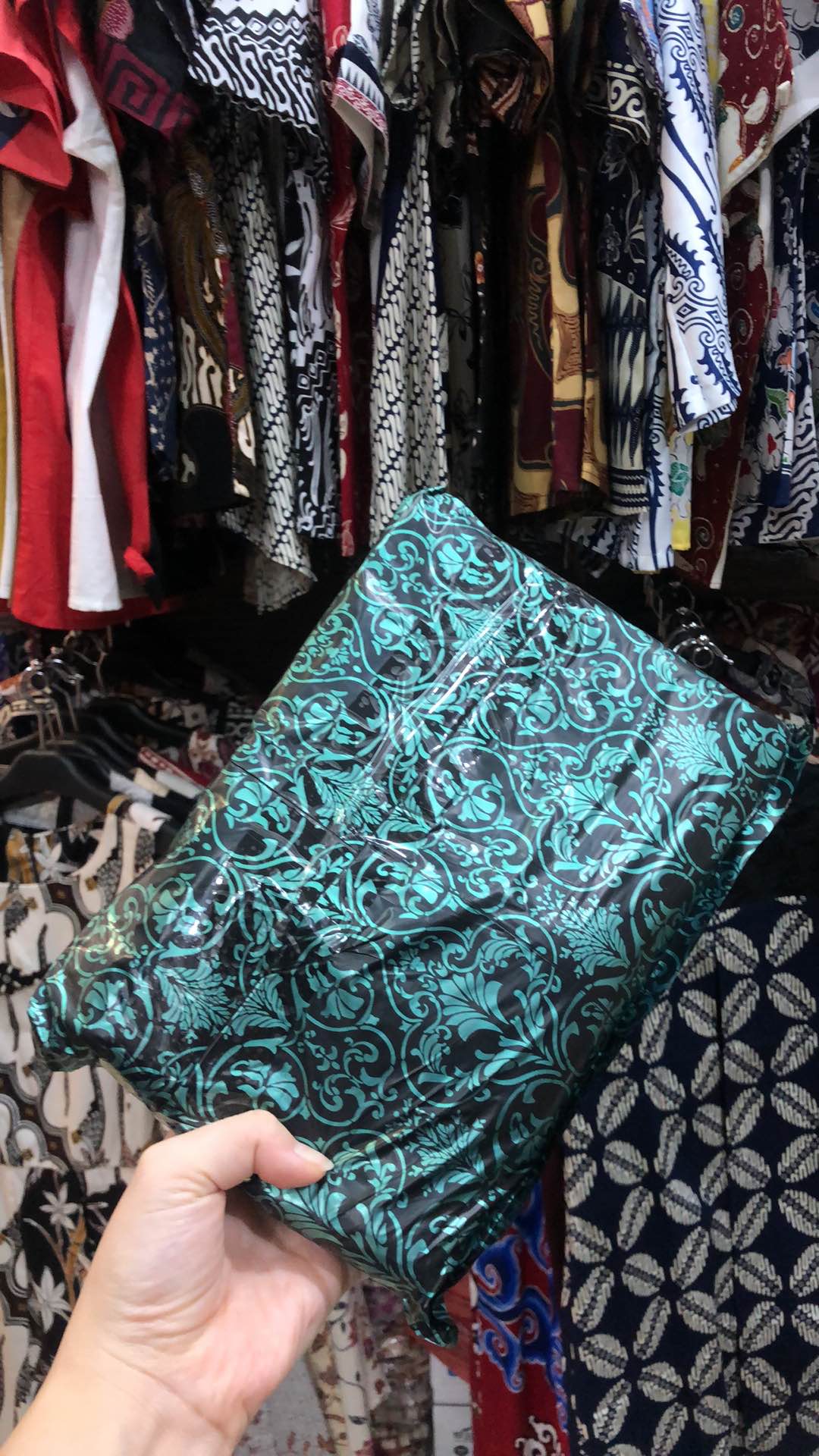 Kantong Plastik Oval Motif Batik Metalik Ukuran 30x38 Cm