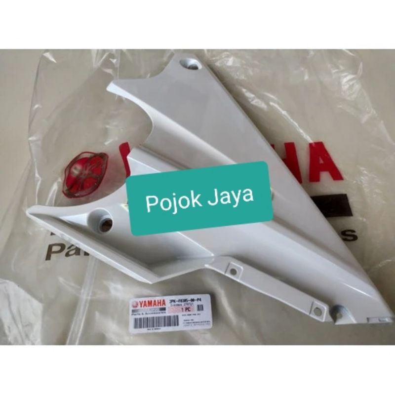 Cover Lower R15 V2 Kiri Putih Ori YGP 2PK-F8385-00-P4