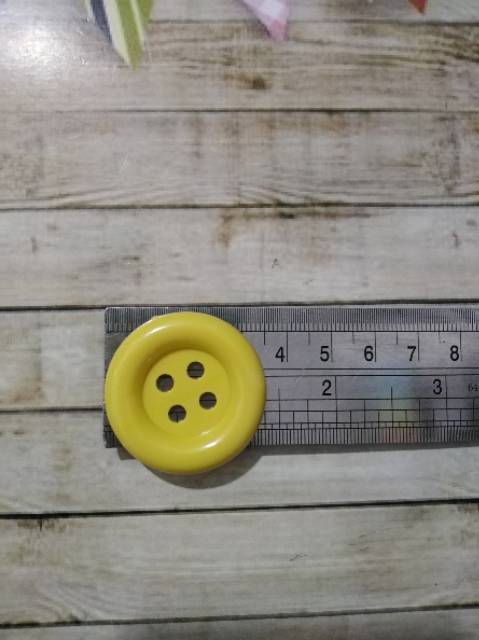 Mainan MONTESSORI Meronce Kancing Besar 3,5 cm / Kancing Jumbo / Kancing Plastik