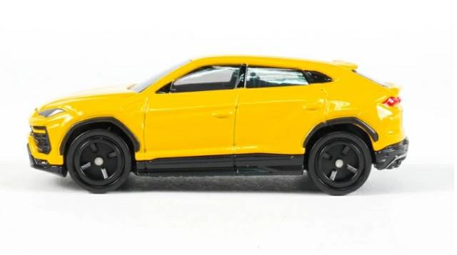 Tomica Reguler 16 Lamborghini Urus Yellow TAKARA TOMY Original