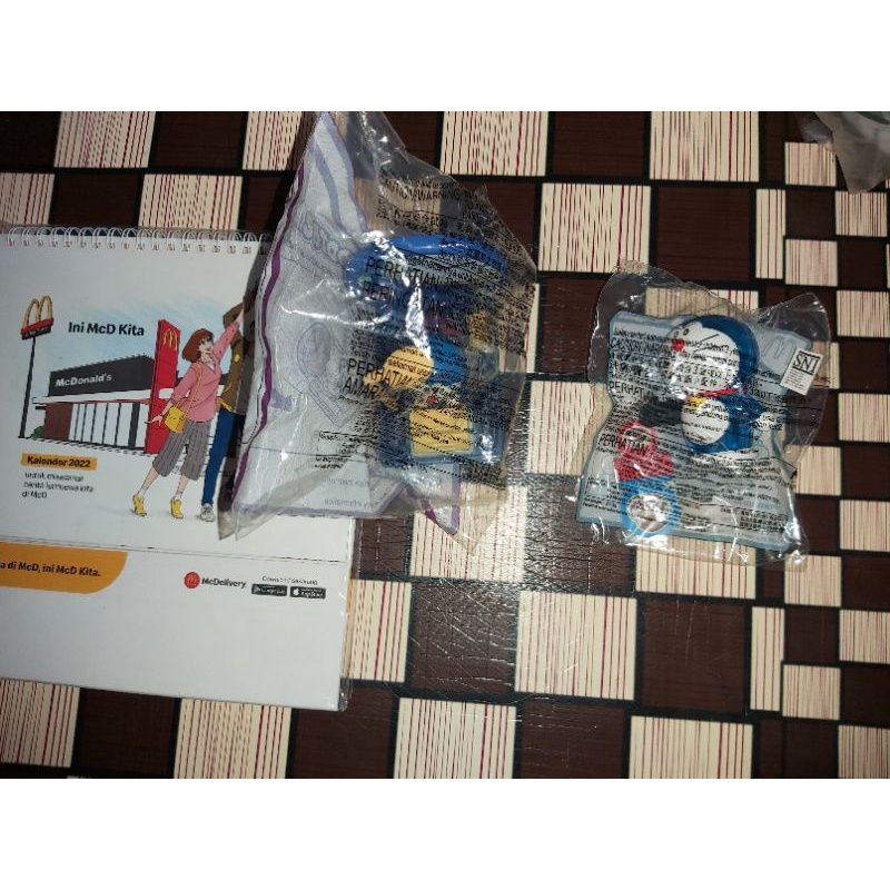 Doraemon mainan happy meal