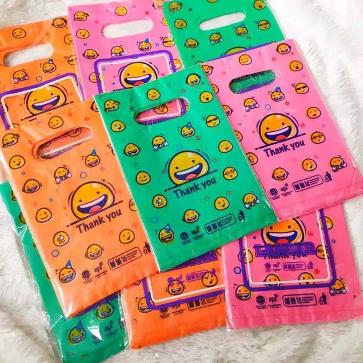 Plastik Packing smile uk 15/kresek HD PLONG SMILE 15x23 / kantong plastik olshop / kresek smile / oval smile 15 / Kresek Olshop smile/kresek smile / oval smile 15/Kantong Kresek HD Oval / Plong Smile ‘15