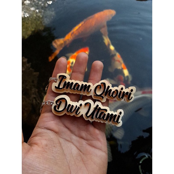 Gantungan kunci nama custom dari kayu