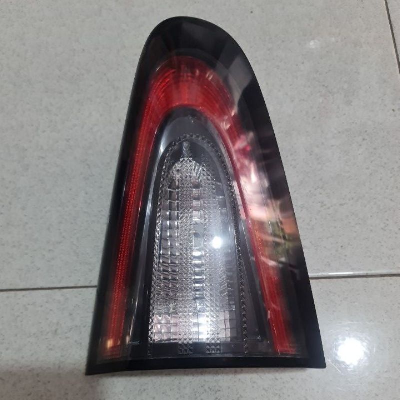 LAMPU BAGASI REFLEKTOR TOYOTA SIENTA TIPE Q KIRI