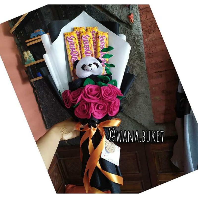 Buket Boneka Panda & Coklat Silverqueen 5 batang (65gr)