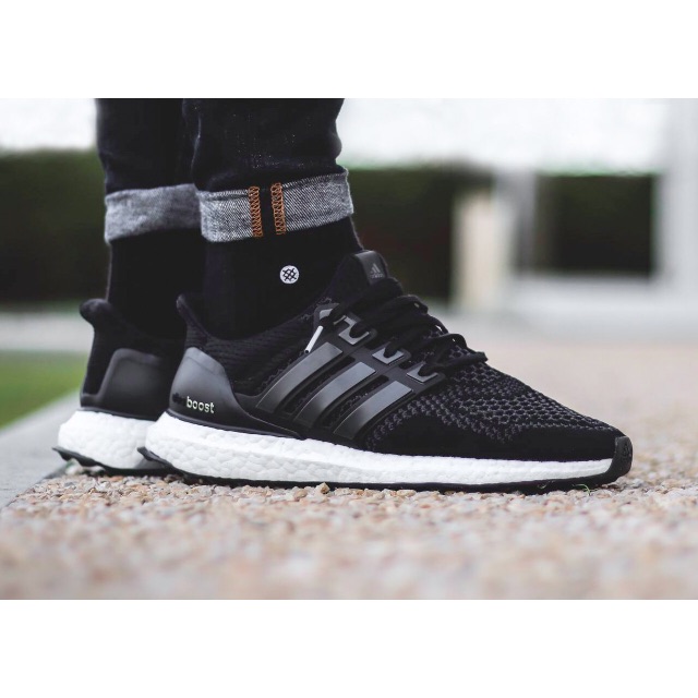 ultra boost 2.0 black white