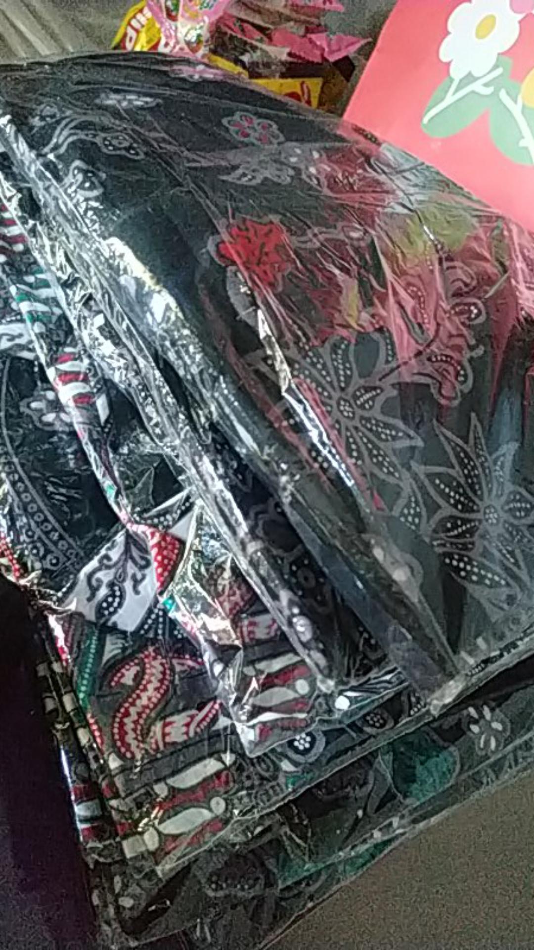 Atasan Batik Couple Terbaru Motif Tiganegri