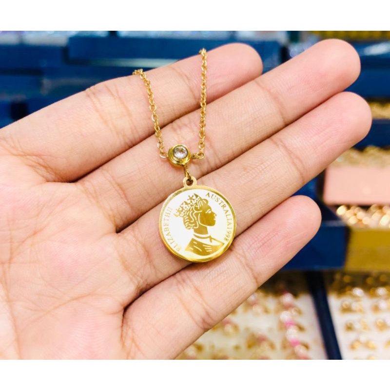 Kalung koin Elisabeth titanium terbaru 0287