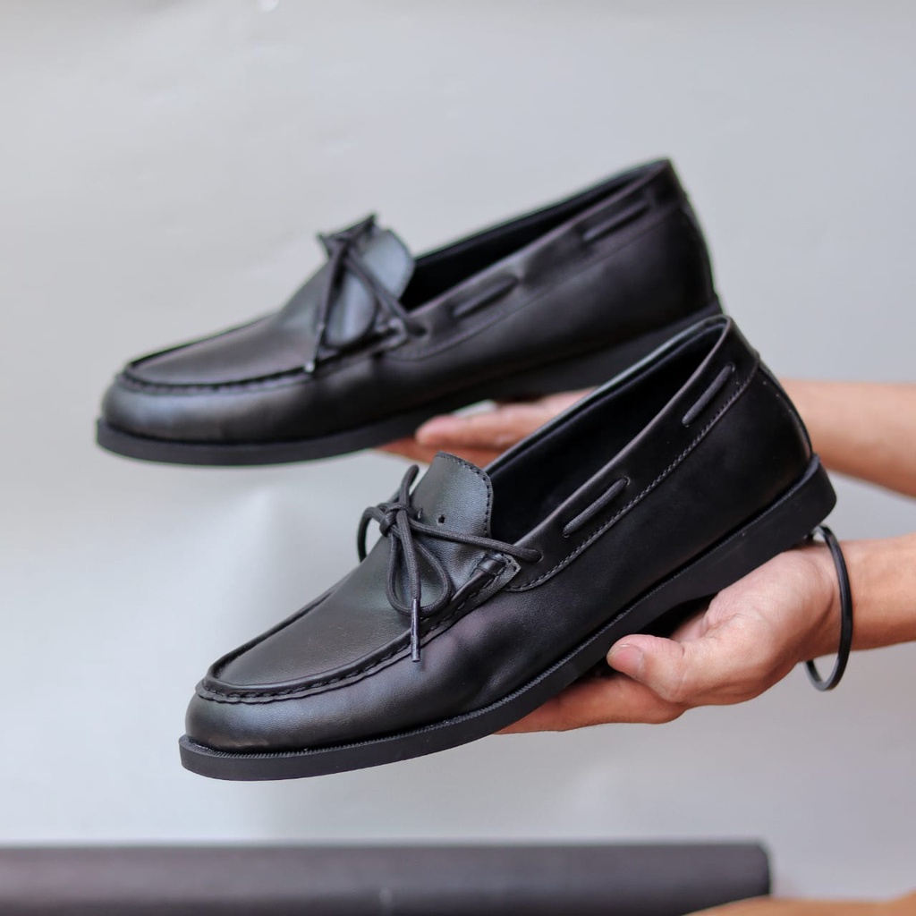 MOLK Sepatu Kasual Slip On Pria Hitam Tali Kulit Sintetik Semi Formal Pantofel Kerja Kantor Kuliah