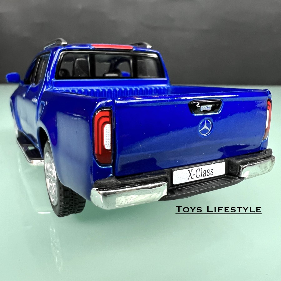 Kinsmart Diecast - Mercedes Benz X Class Skala 1:32 (Biru)