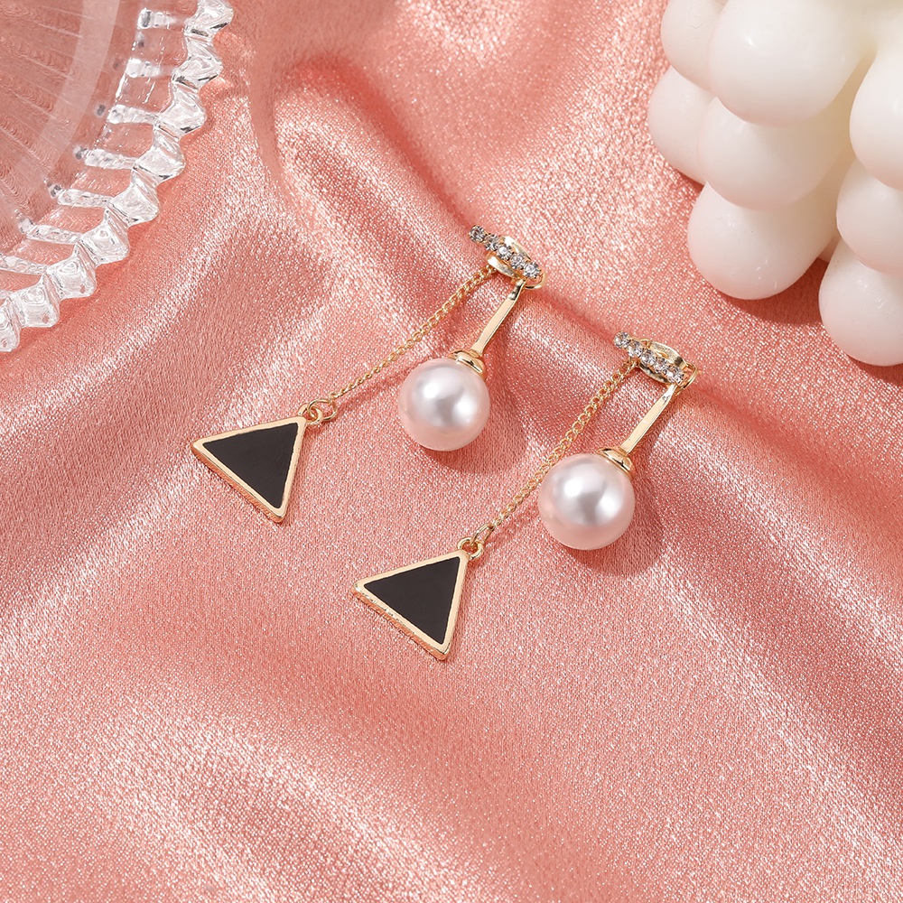 Anting Gantung Wanita Segitiga Aksen Mutiara Aksesoris Fashion Korean Import / Anting Panjang Wanita
