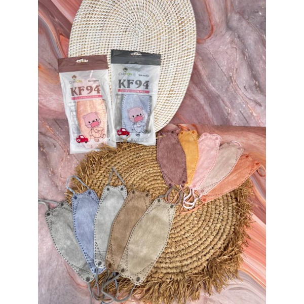 Masker KF94 Anak Hitam Putih Mix Motif Karakter KF94 Kids Careion