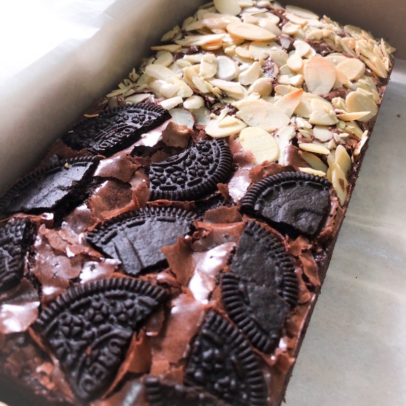 

Fudgy Brownies 2 Topping | Oreo-Almond