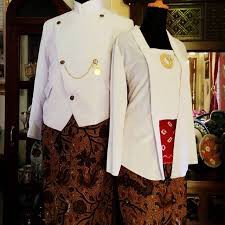 Paket Baju Prewed Sarimbit Couple Beskap dan Kebaya Bludru