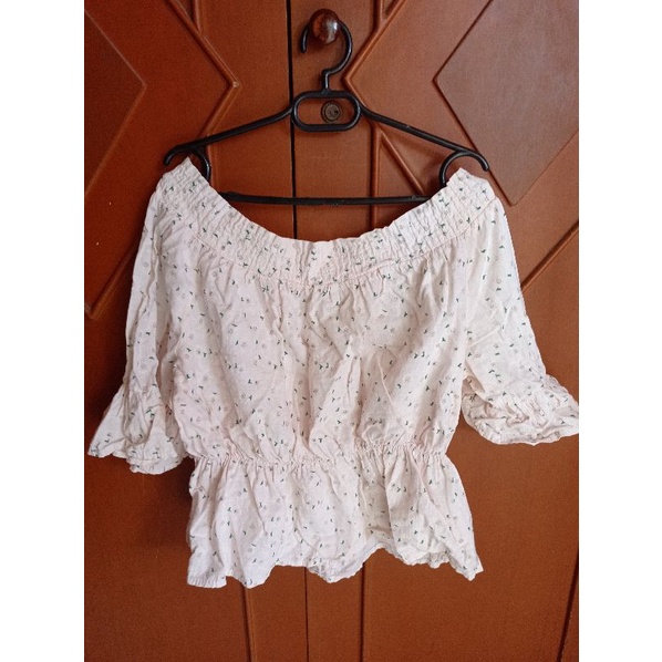 [ PRELOVED ] baju atasan Sabrina crop top korean style motif bunga daisy