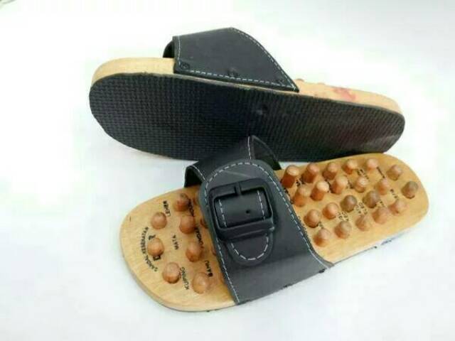 Alat Pijat Dan Sendal Terapi Kayu