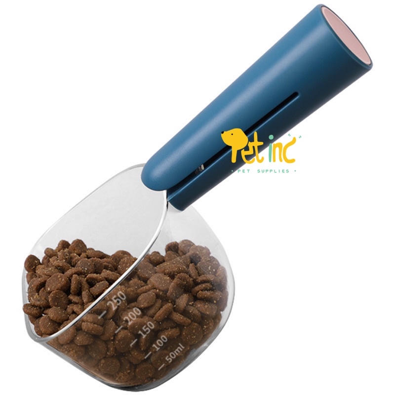 Artic transparant pet food scoop