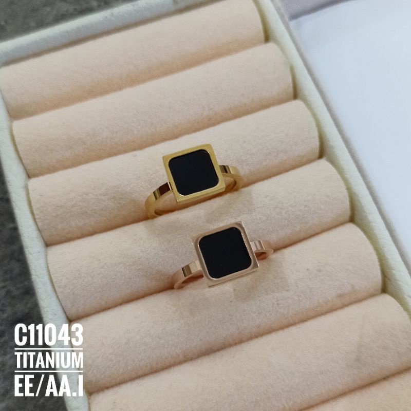 Cincin Titanium Persegi Hitam C11043