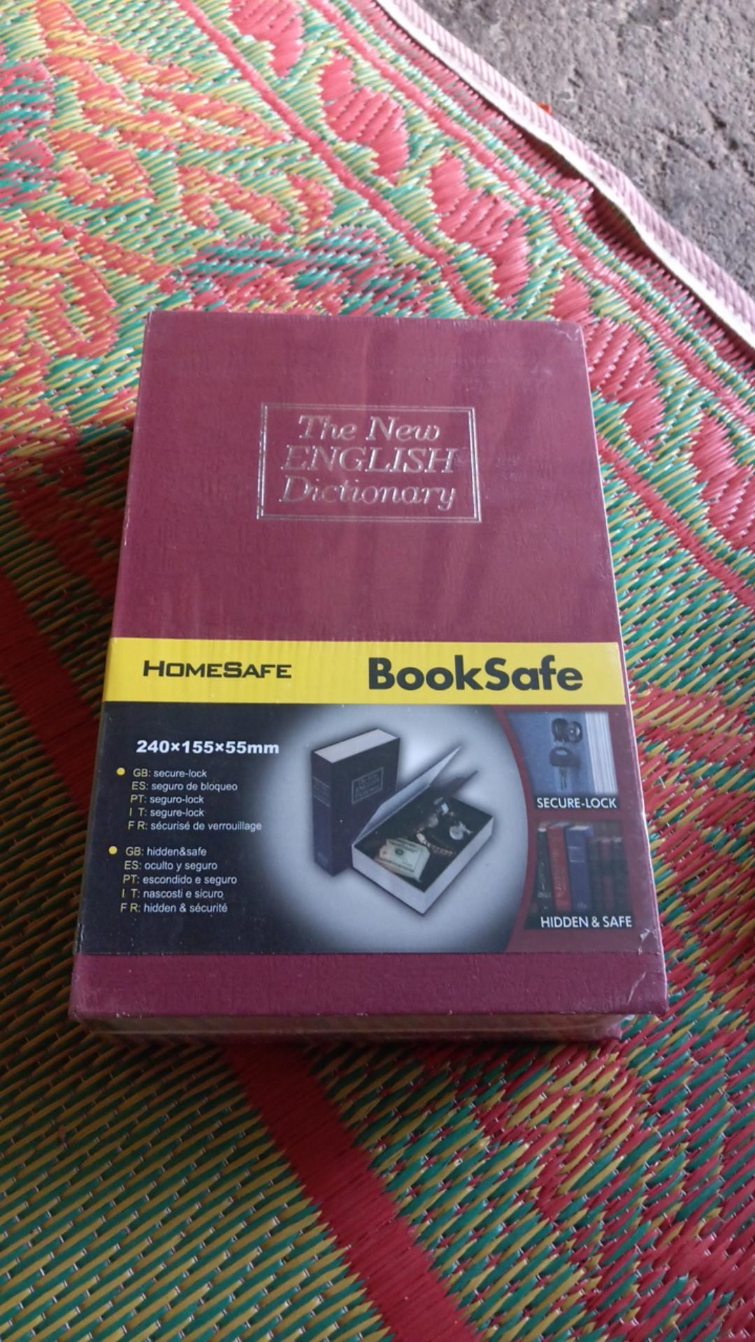 Brankas Mini Kotak Rahasia Unik Buku Brangkas Bentuk Buku Bamus Ukuran M  Warna Merah G808