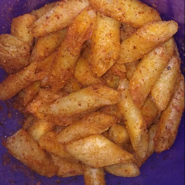 

Keripik kulit lumpia rasa pedas