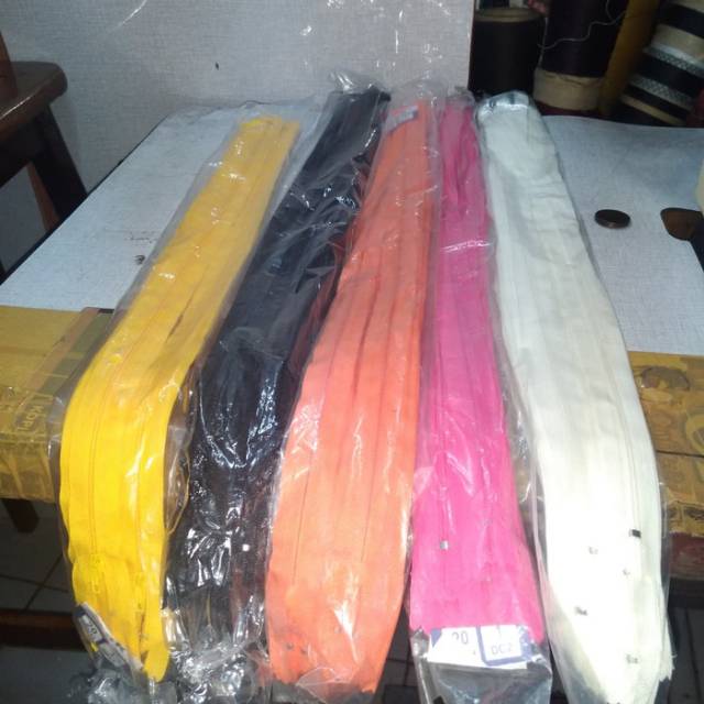 

Resleting ykk panjang 50 cm banyak pilihan warna 1 lusin