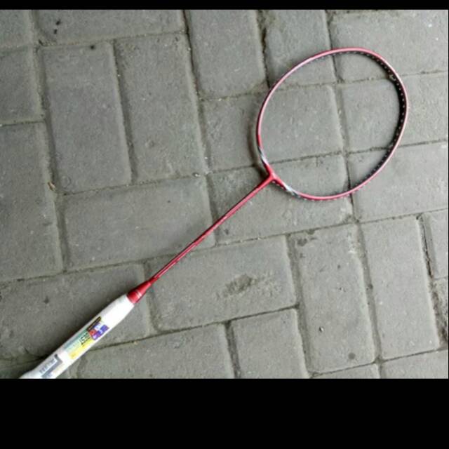 Raket Badmintom Lining Windstorm 700 III