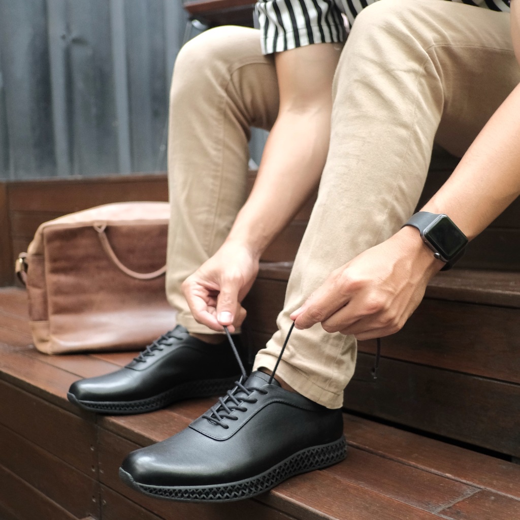 NEIL BLACK ORIGINAL x KENZIOS Sepatu Kulit Sapi Asli Full Hitam Pria Formal Pantofel Tali Kerja Kantor Dinas Resmi Guru Kantoran Pesta Undangan Wedding Kondangan Nikah Wisuda Kuliah Semi Casual Derby Oxford Genuine Leather Kenzio Footwear Keren Terbaru