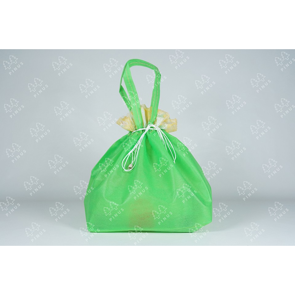 

GOODIE BAG SPUNBOND SERUT UKURAN 20 isi 12