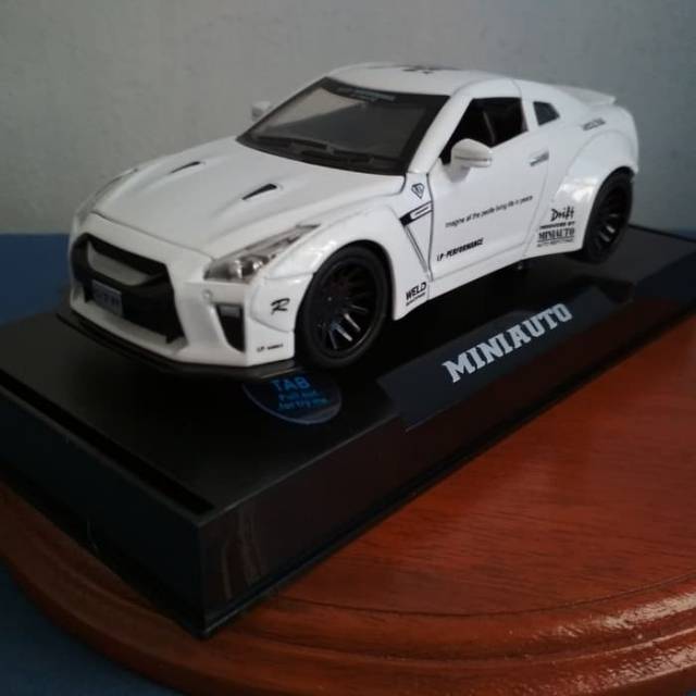 Diecast Mobil 1:32 Metal GTR Putih