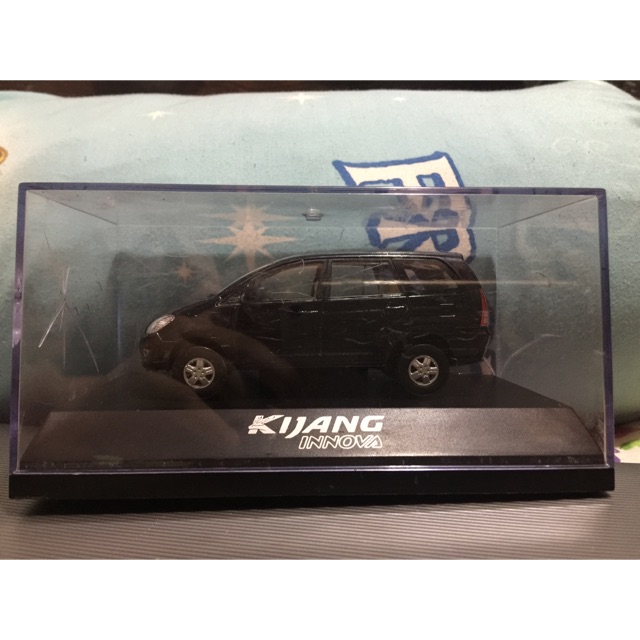 Diecast Toyota Innova Old