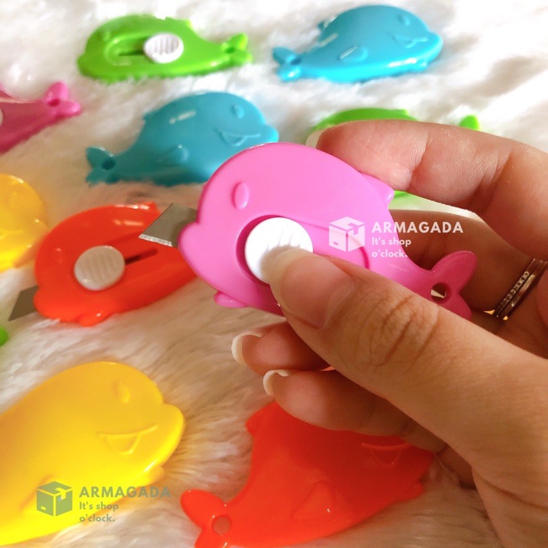 

Pemotong Cutter Kecil Travel Lucu Minimalis / Silet