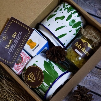 

HAMPERS TEH TUBRUK/KADO PERNIKAHAN/KADO ULTAH/CANGKIR JADUL/Paket Magani