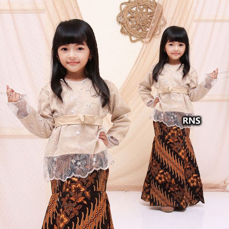 BATIK COUPLE KELUARGA KEBAYA BROKAT KEBAYA KONDANGAN