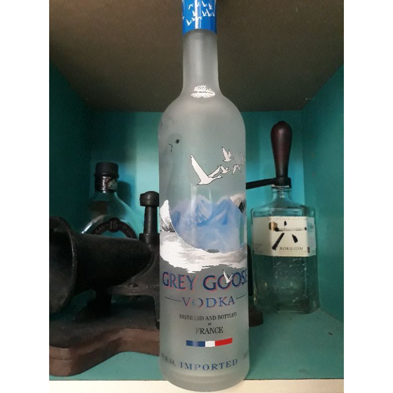 Botol kosong miras Vodka Grey Goose import unik