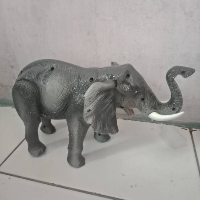 Mainan gajah jumbo