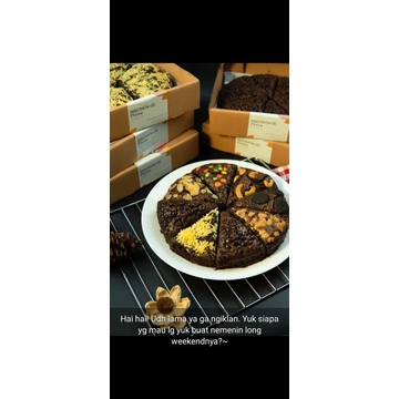 

Brownies pizza ( fudgy brownies )