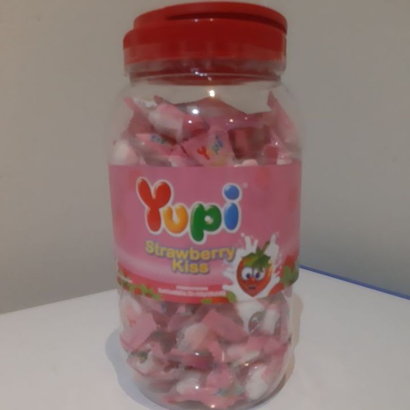 

Yupi strawberry kiss toples 300gr