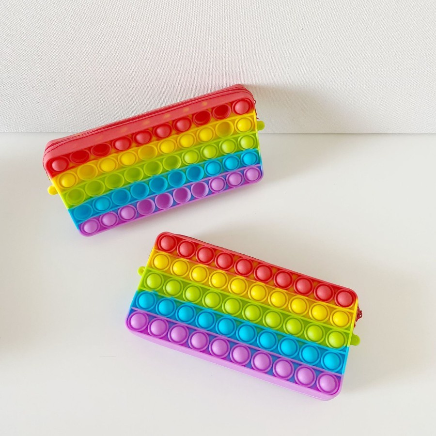

KOTAK PENSIL POP IT RAINBOW SILIKON FINDGET PUSH POP IT