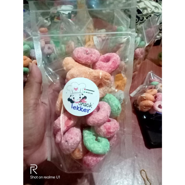 

Cemilan Donat Pong Manis warna warni Snack Lekker
