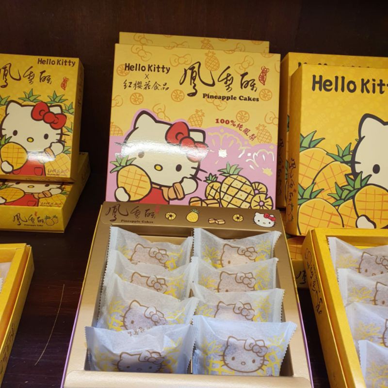 

hello kitty pineapple cakes isi 8pc