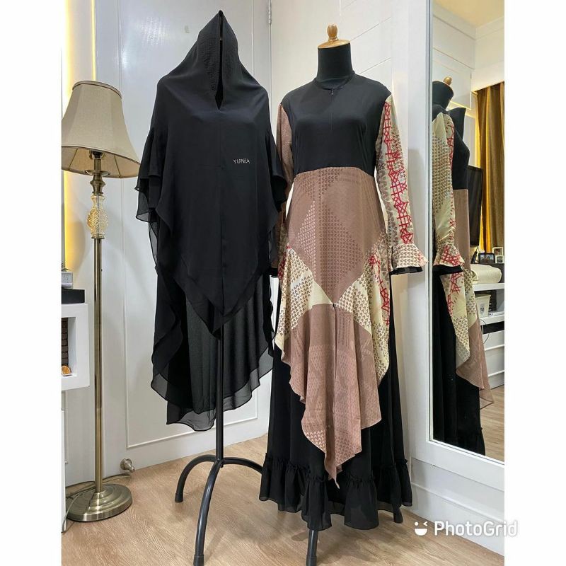 RAZIYYA SIZE S, M & L  One of collection virtual fashion show XVIII LEBAH by @yunia_syari⁣