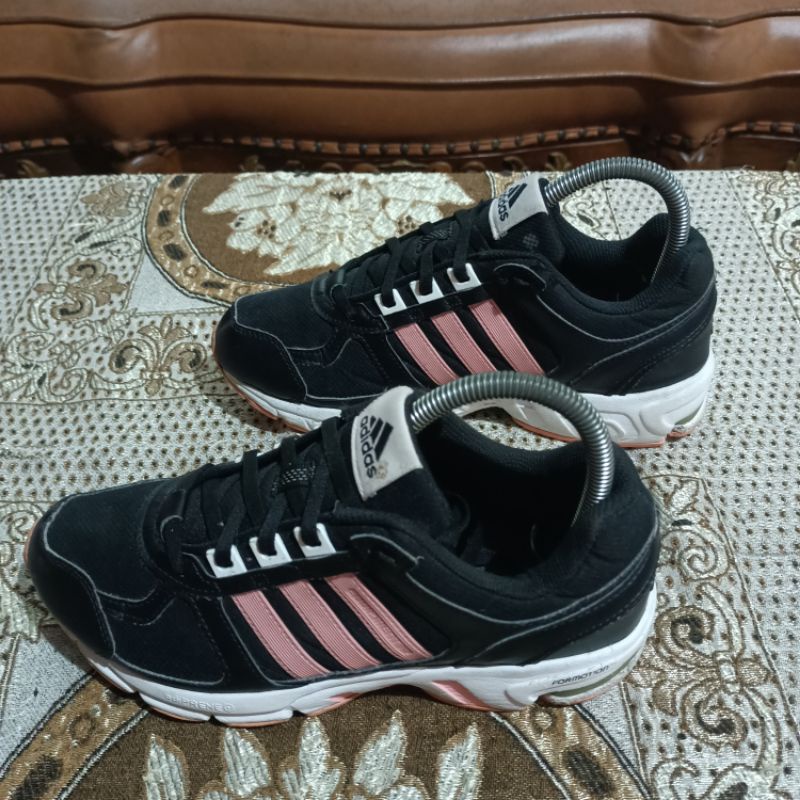 sepatu second import. sepatu bekas preloved merk adidas running size 38