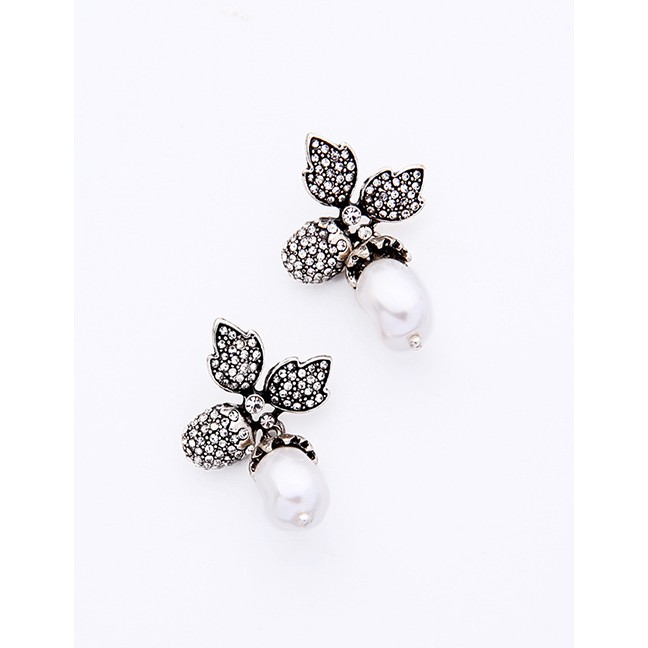 LRC Anting Tusuk Fashion  Diamond Flower Pearl 925 Sterling Silver Earrings D30067