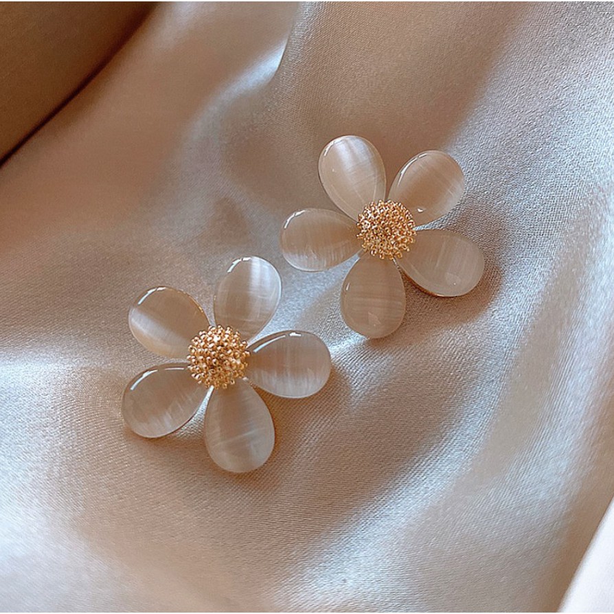 Anting Wanita Korea Bunga Kristal Putih Pollen/ Korean White Crystal Pollen Flower Earrings-1