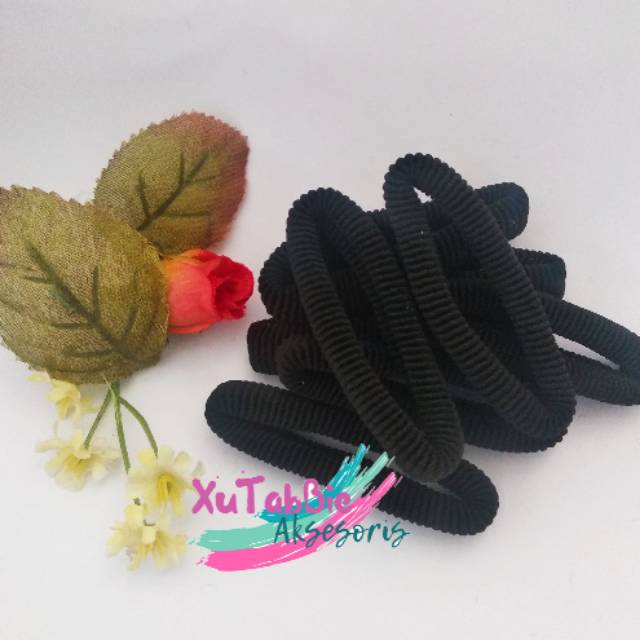 5pcs Kuciran Rambut / Ikat Rambut / Karet Rambut Donat Polos Ukuran sedang Warna Hitam