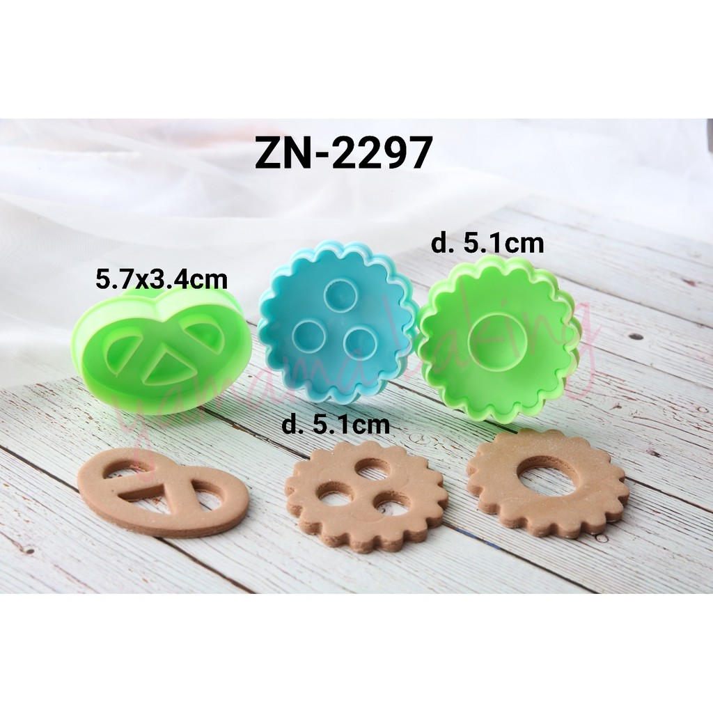 ZN-2297 Plunger embosser cutter bento fondant royal butter cookies