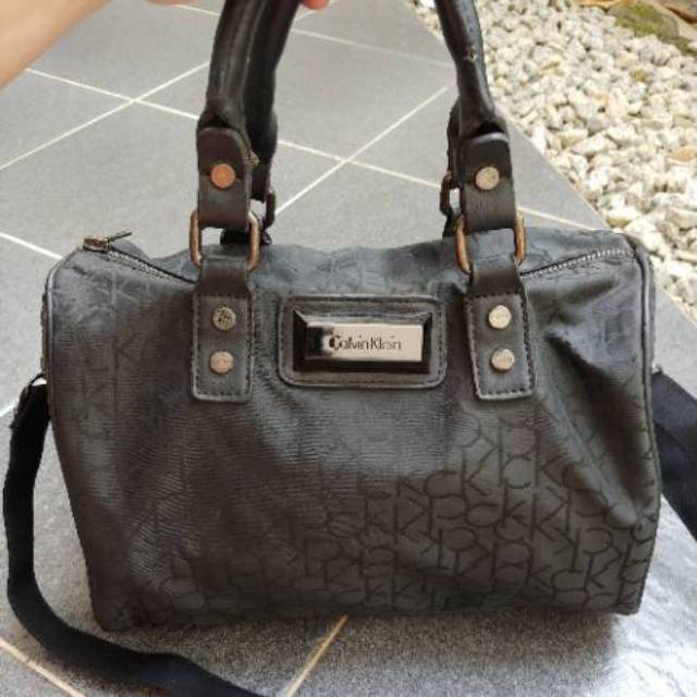 Calvin klein sling bag original preloved